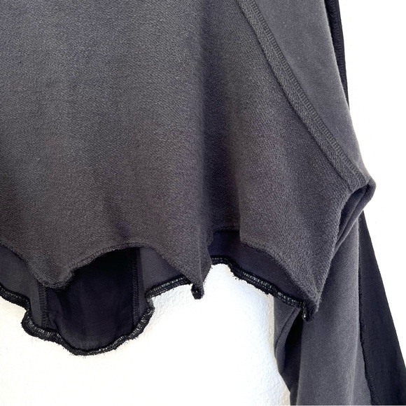 Free People Cropped Sweatshirt Grey & Black Mixed Media XS/ Small - Picture 4 of 9